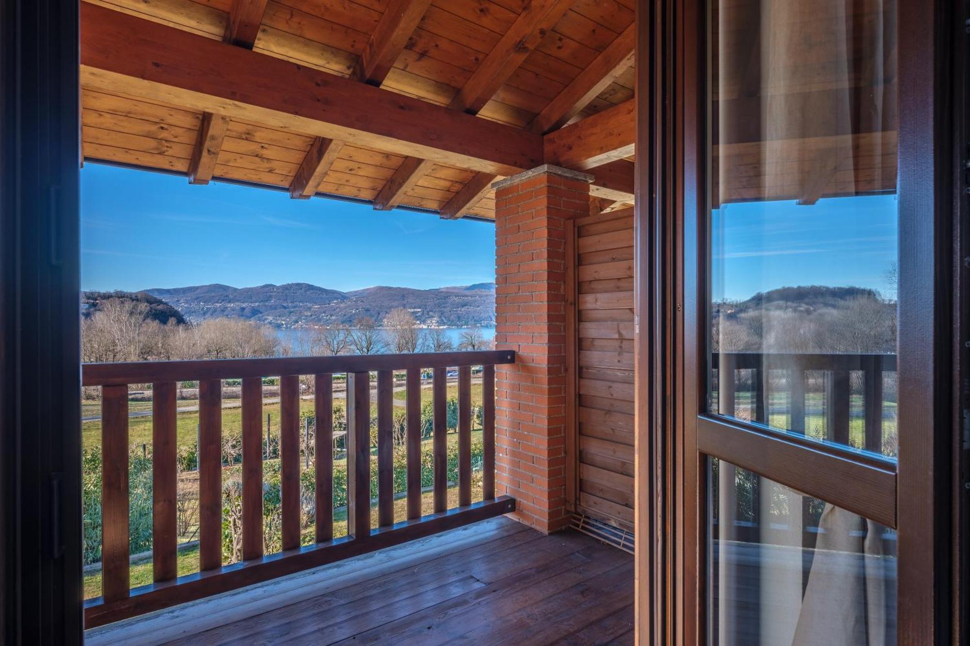 La Luna Nel Lago Lake View Garden - Happy Rentals Ispra Eksteriør bilde